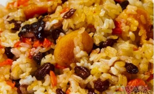 ARROZ AO FORNO COM UVAS PASSAS